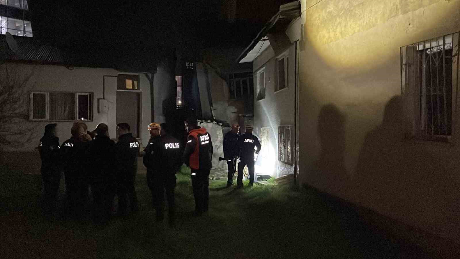 Sivas’ta müstakil ev çöktü, ev tahliye edildi
