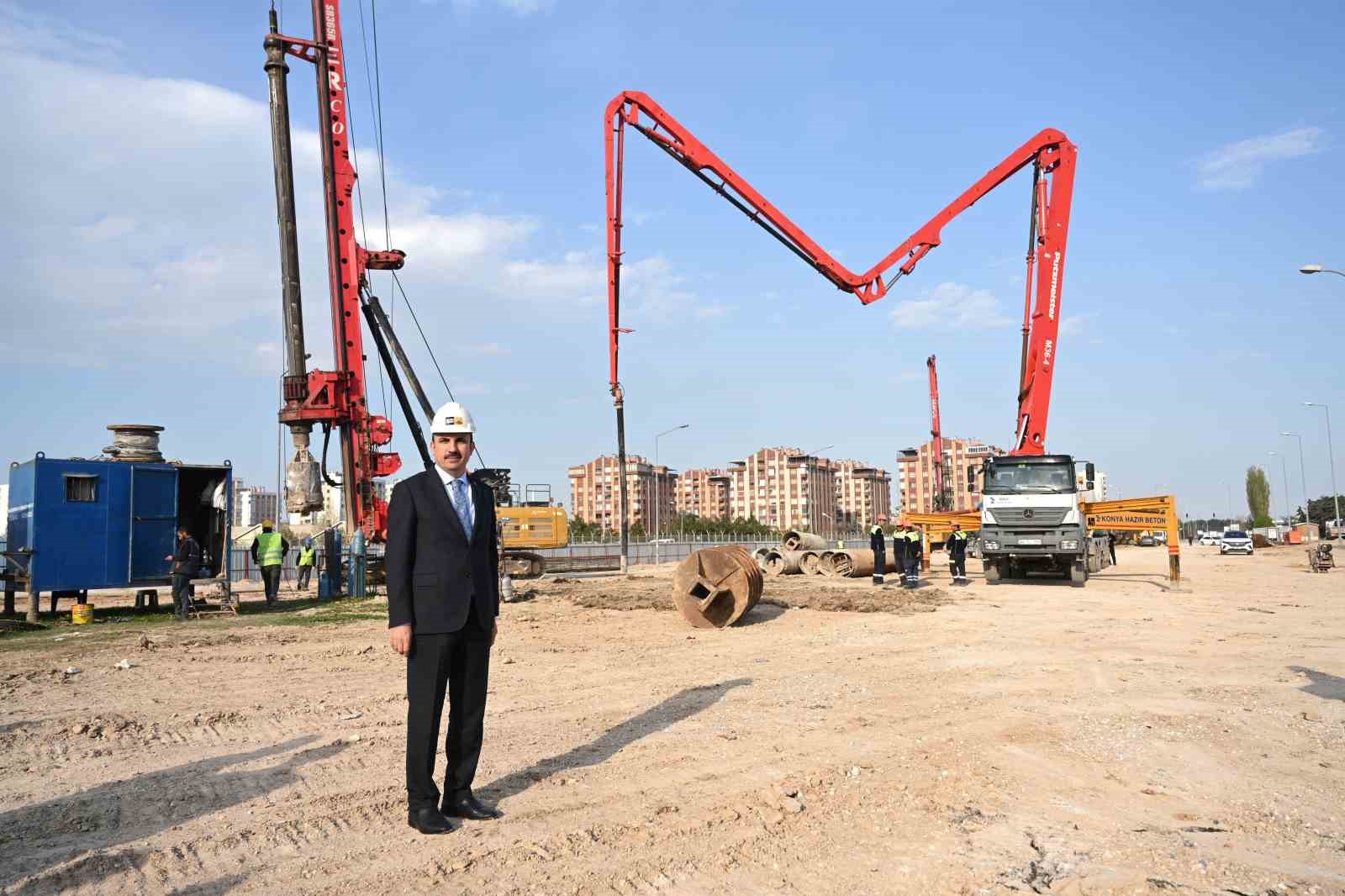 Başkan Altay: "Otogar kavşağında kara yolunu ve raylı sistemi üste alacak bir köprülü kavşak çalışması yürütüyoruz"
