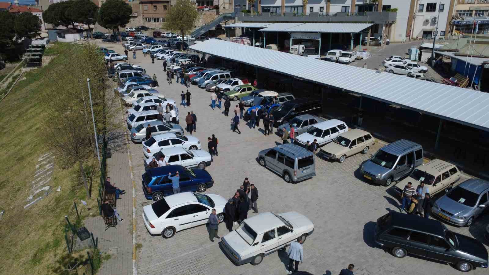 Demirci 2. El Oto Pazarı kapılarını açtı
