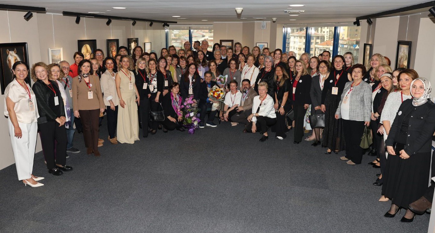 "Toz ve Işık" pastel sergisi kapılarını açtı
