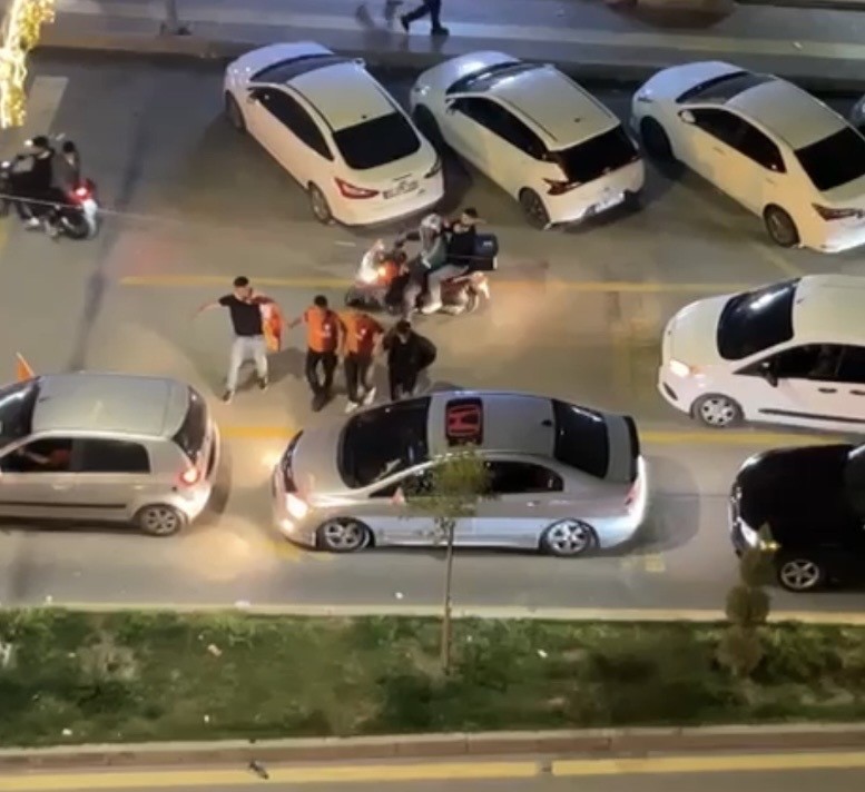 Osmaniye’de Galatasaray’ın derbi galibiyeti sonrası konvoy yapıldı
