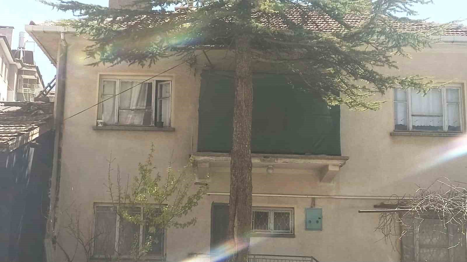 Pencereden düşen 3 yaşındaki çocuk yaralandı
