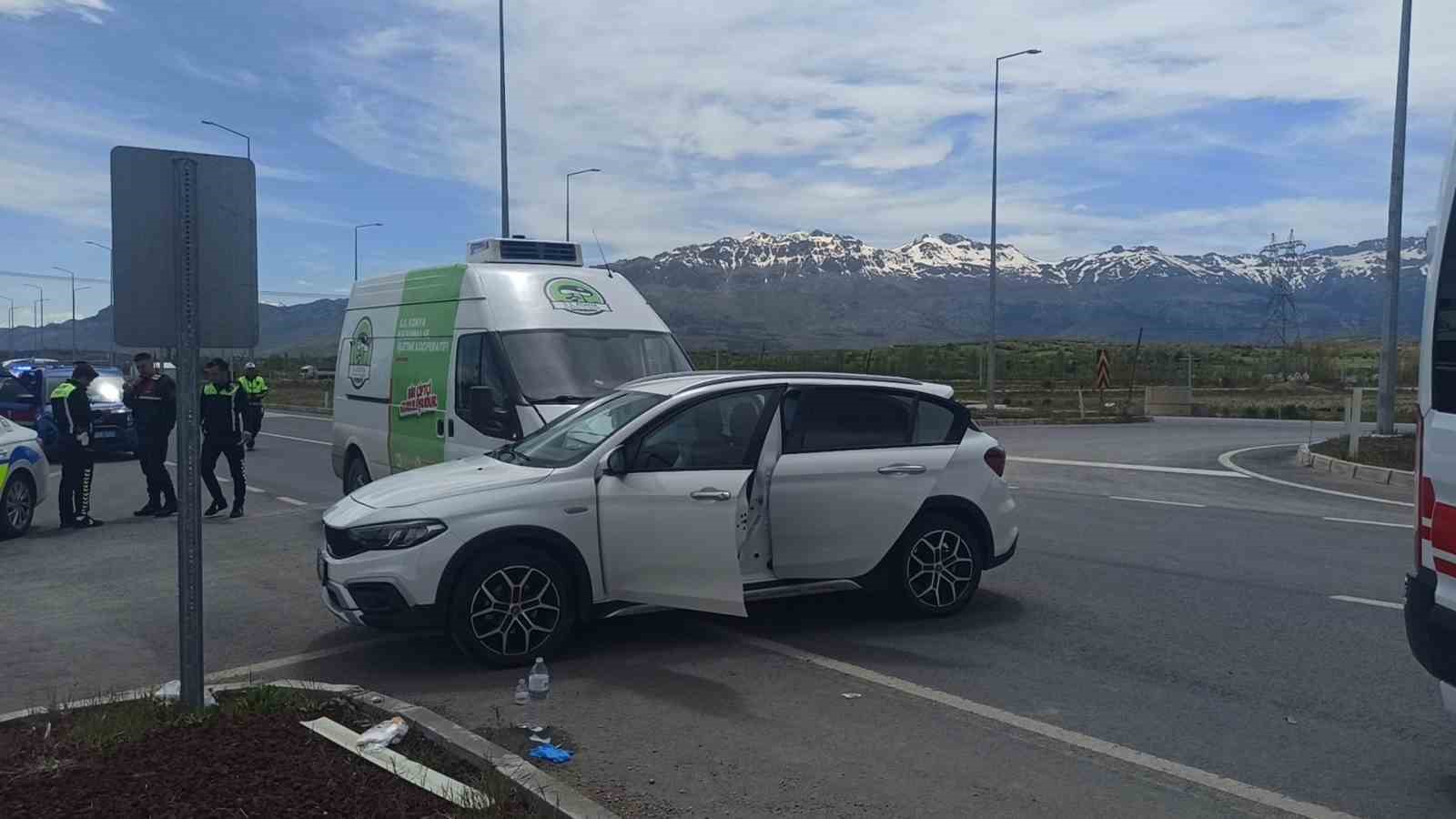 Konya’da otomobil ile kamyonet çarpıştı: 4 yaralı
