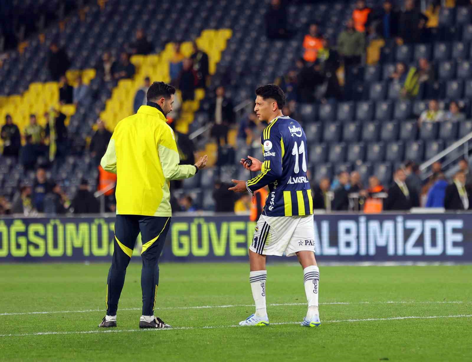 11 maç sonra forma giyen Alvarez, ıslıklandı

