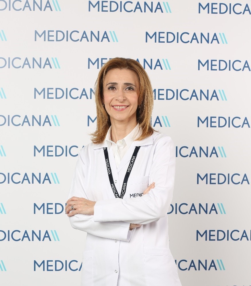 "Makyaj yaparken göz sağlığınızdan olmayın"
