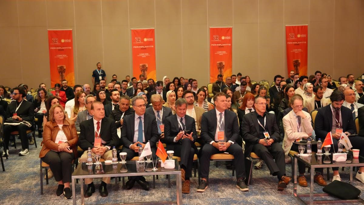 "Uluslararası Peri-implantitis 2026" sempozyumu gerçekleştirildi

