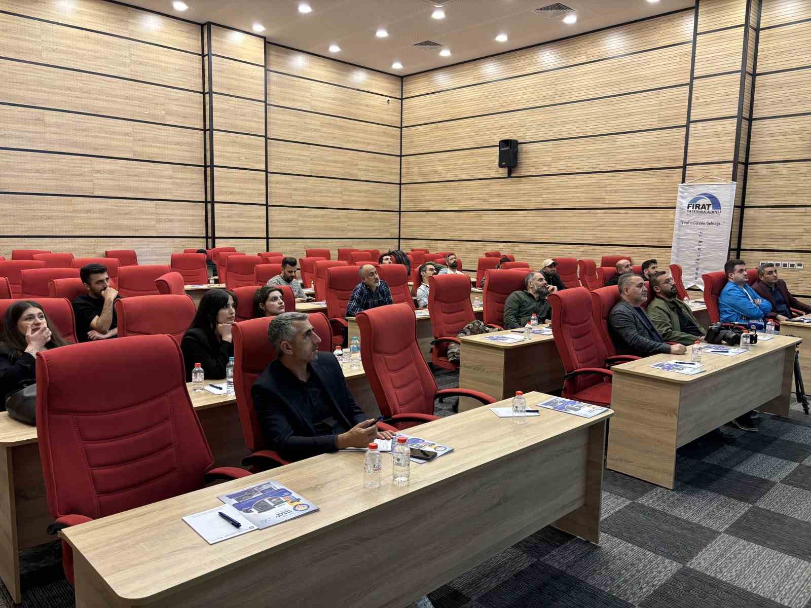 Bingöl’de medya çalışanlarına yapay zeka eğitimi verildi
