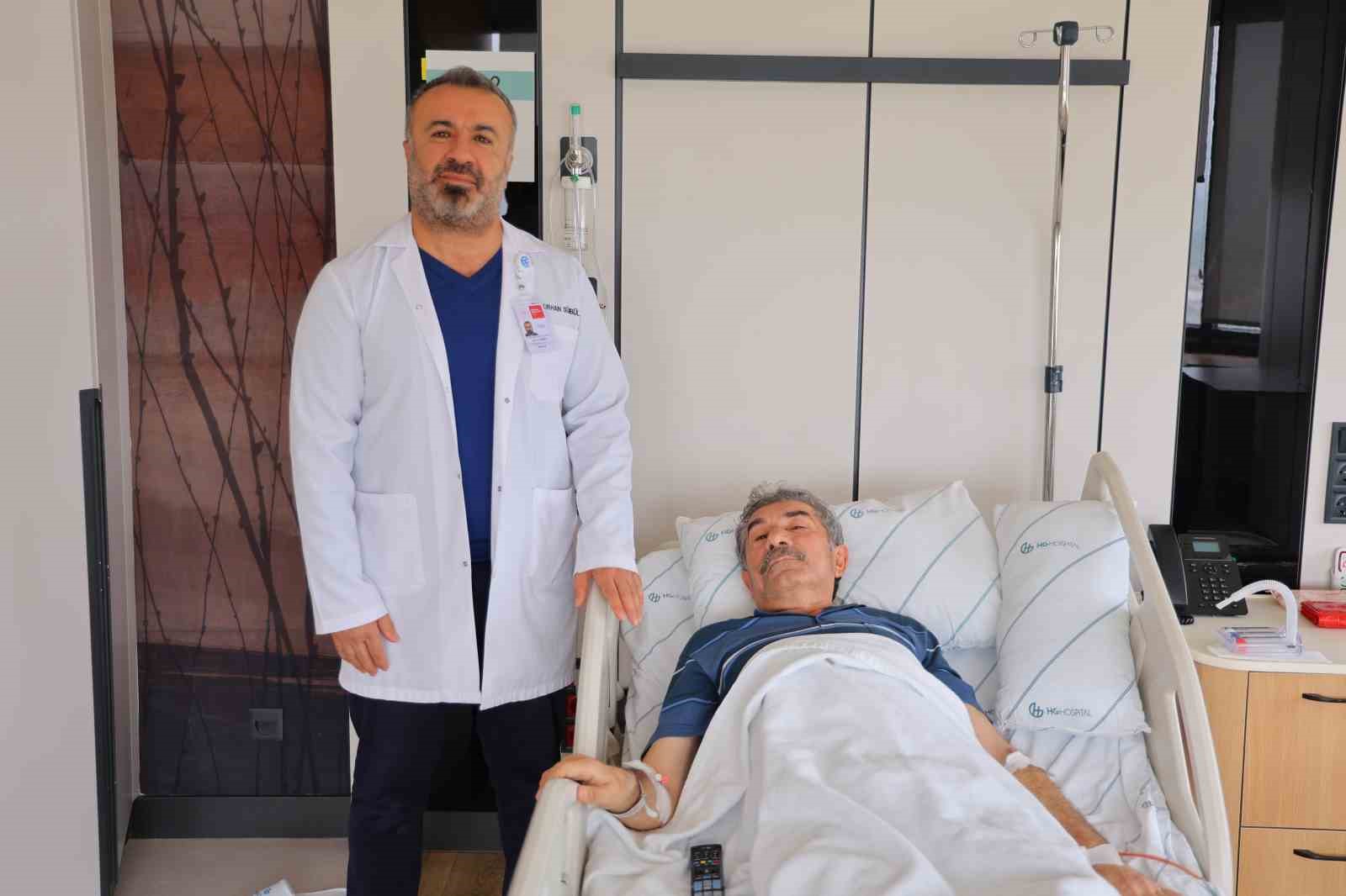 Kilo kaybıyla hastaneye başvuran hastanın böbreğinden 20 santimlik tümör çıkarıldı
