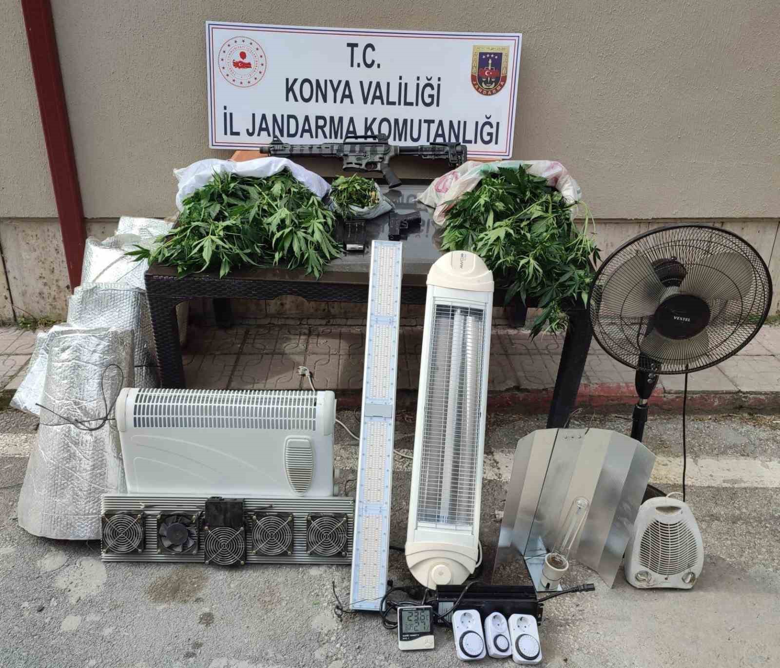 Konya’da uyuşturucu tacirlerine operasyon: 14 tutuklama
