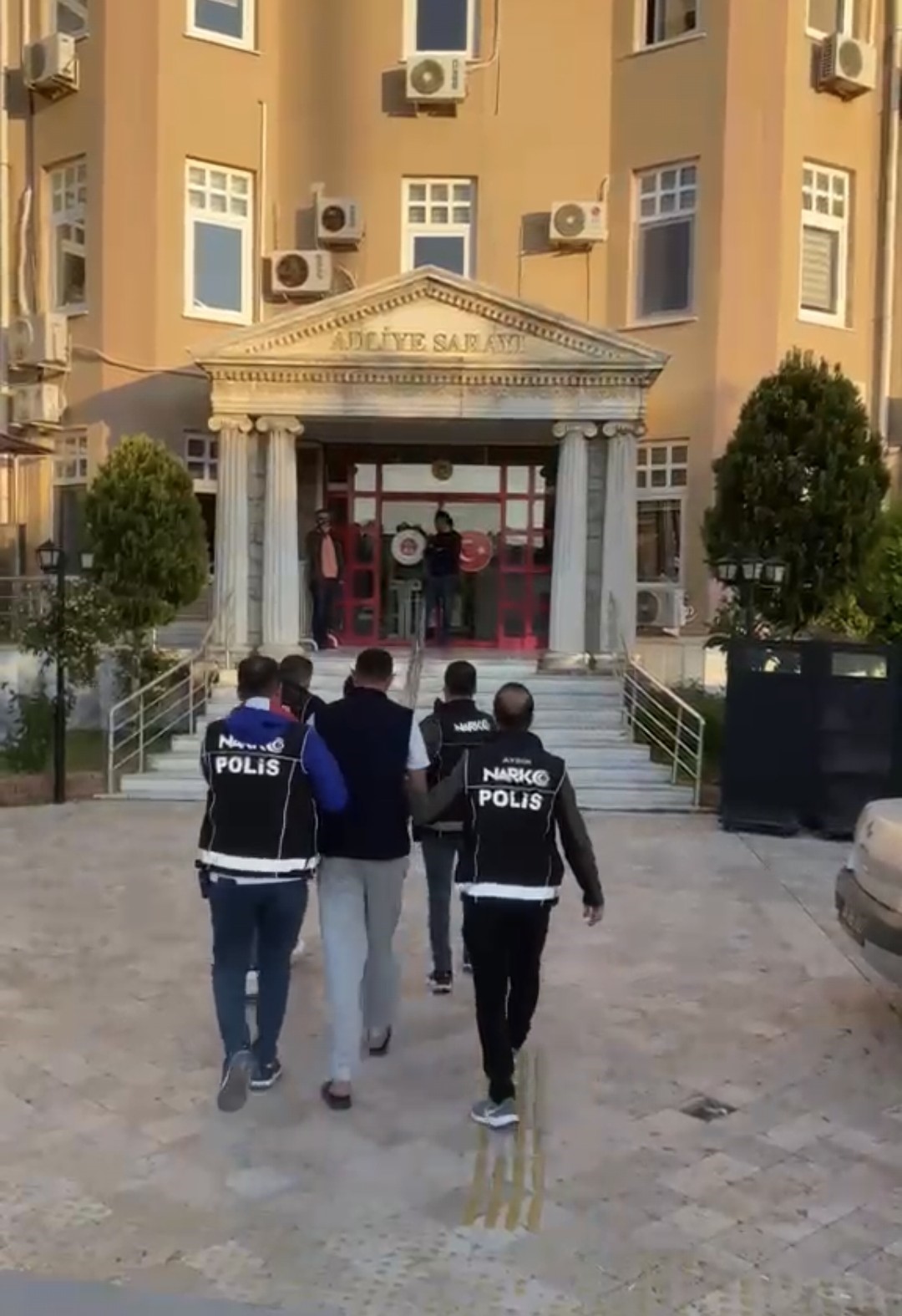 Aydın’da teknede 186 kilo uyuşturucu ele geçirildi
