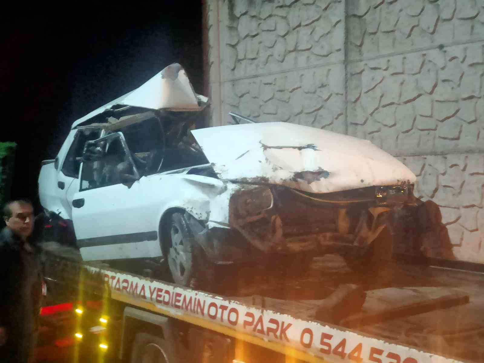 Otomobil 50 metreden şarampole uçtu: 2 kişi araçtan atlayarak kurtuldu
