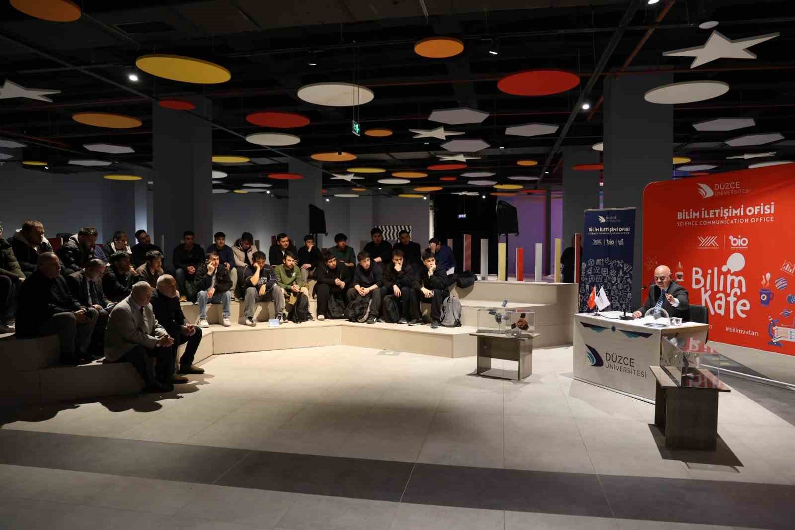 Rektör Sözbir Bilim Kafede uydu teknolojilerindeki milli vizyonu anlattı
