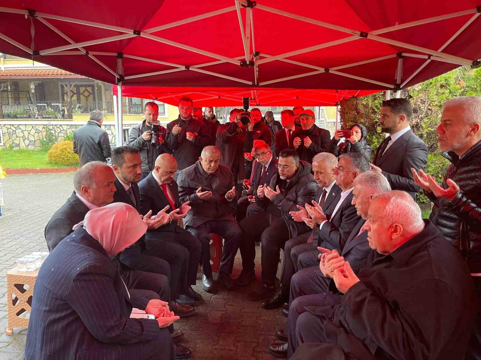 Binali Yıldırım Durmazoğlu ailesine taziyede bulundu

