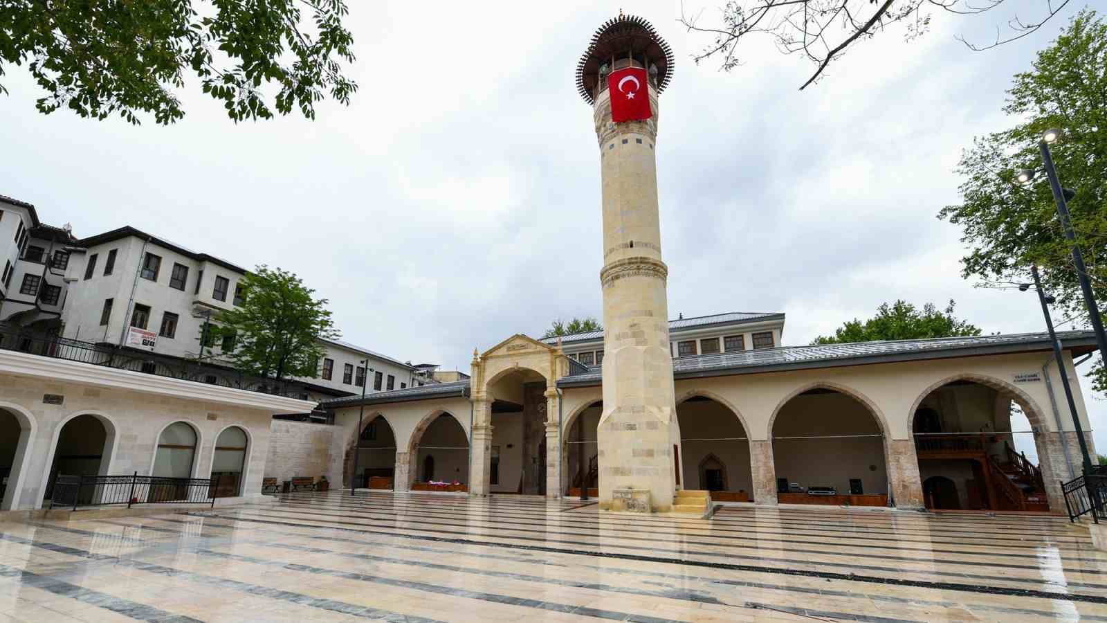 Depremde hasar gören 583 yıllık tarihi Ulu Cami’nin resmi açılışı gerçekleştirildi
