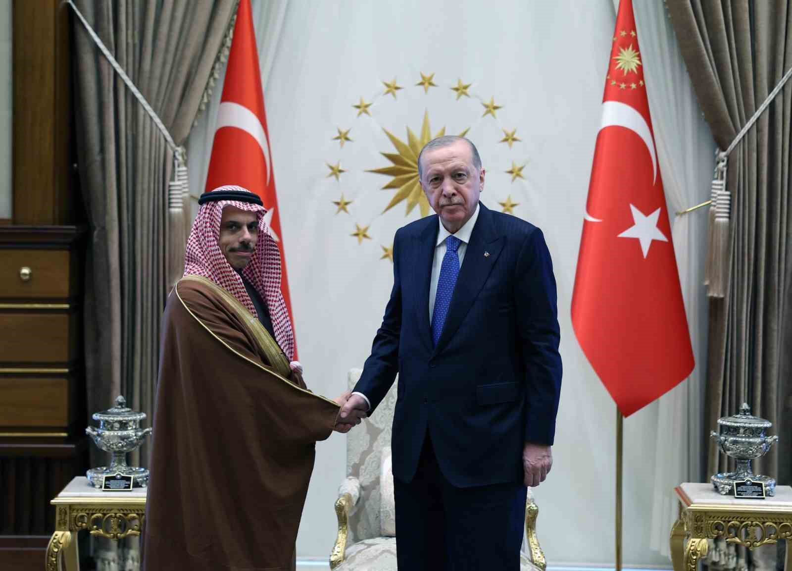 Cumhurbaşkanı Erdoğan, Suudi Arabistan Dışişleri Bakanı Ferhan’ı kabul etti
