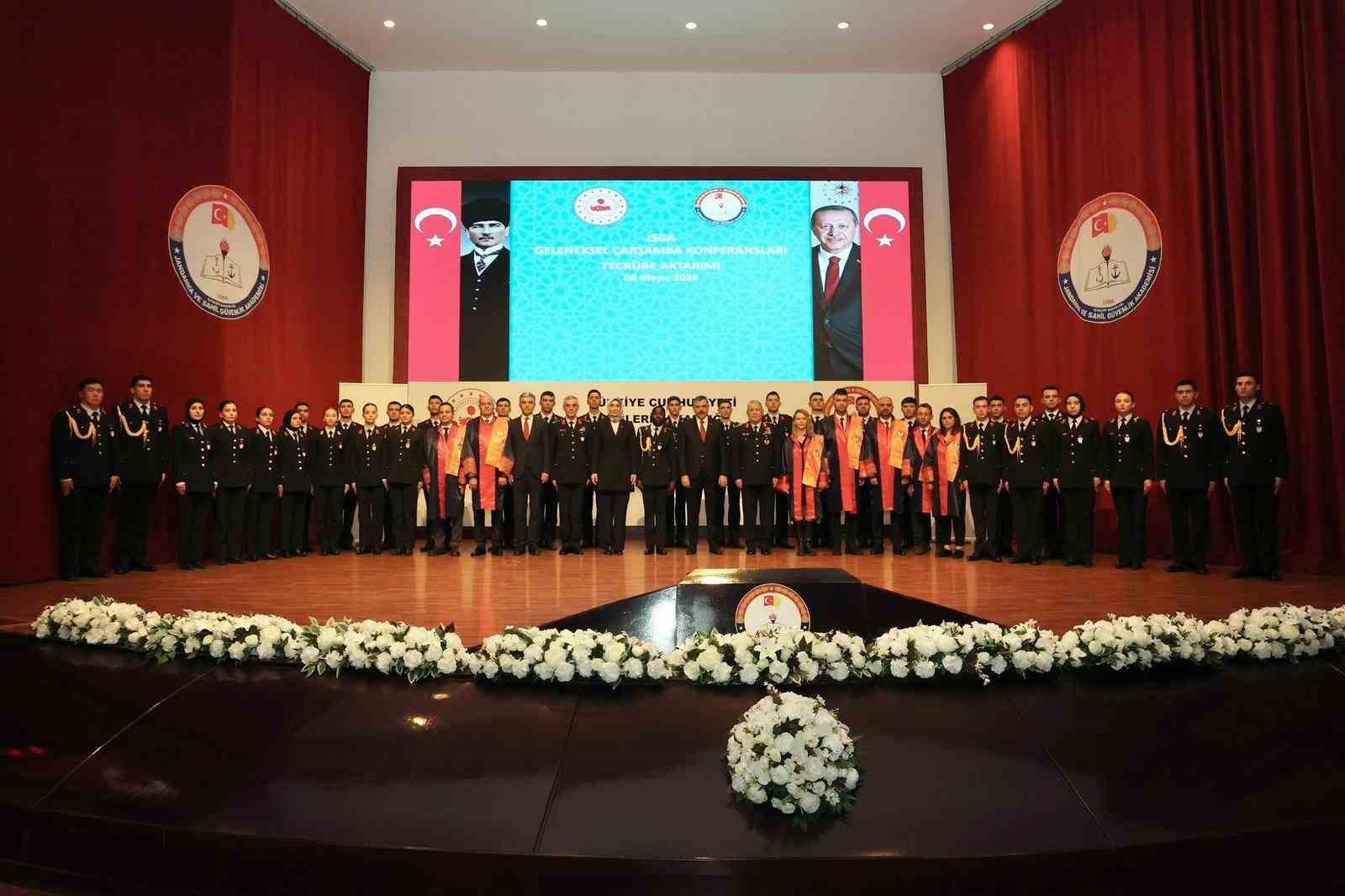 İçişleri Bakanı Çiftçi, subay ve astsubay adaylarıyla bir araya geldi
