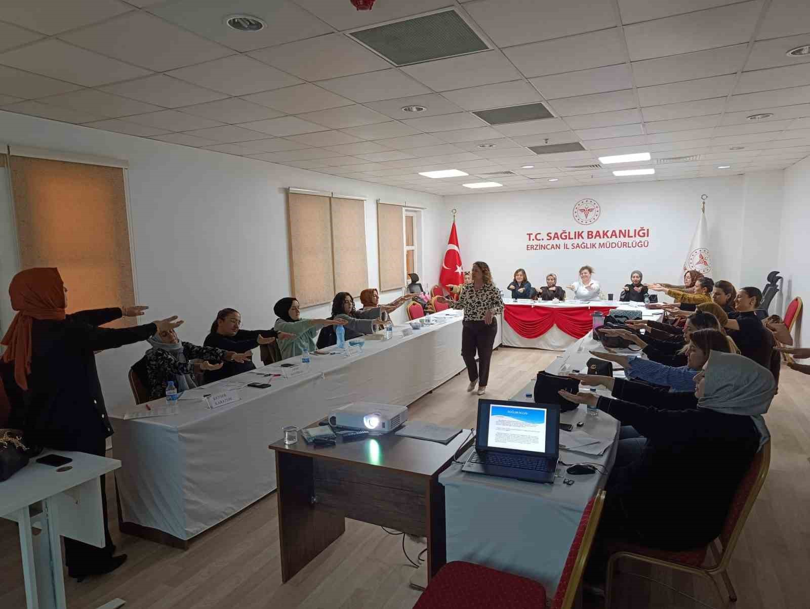 Sağlık çalışanlarına doğum süreci ve yenidoğan bakımı eğitimi
