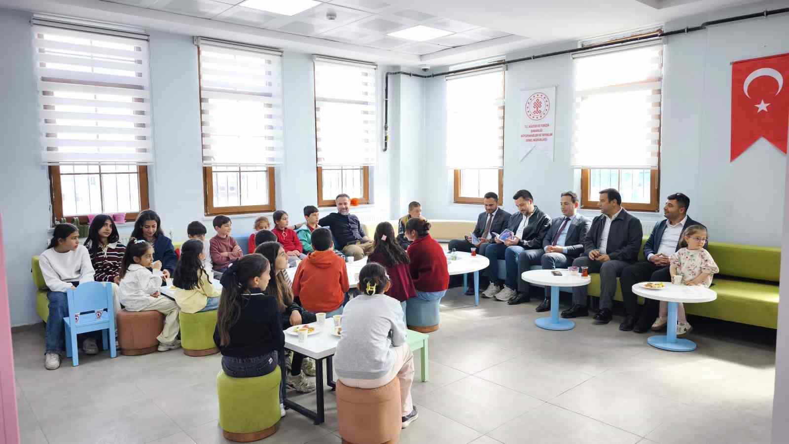 Muradiye’nin minik yazarları ilk imzalarını attı
