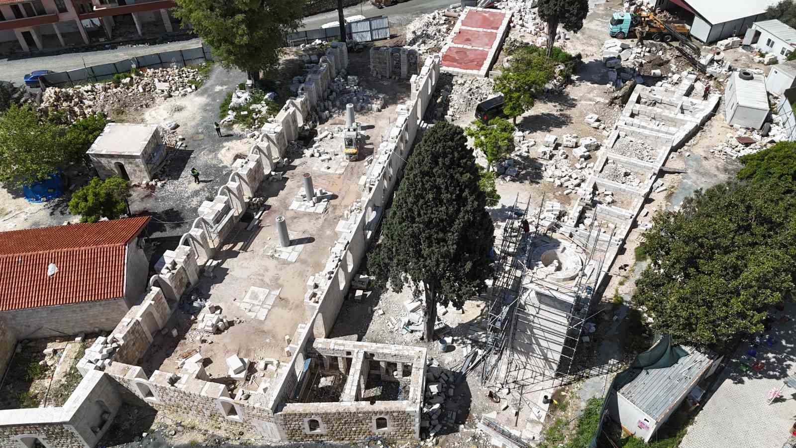 Depremde zarar gören Kahramanmaraş Ulu Camii ibadete açıldı, Antakya Ulu Camii de vatandaşla buluşacağı günü bekliyor
