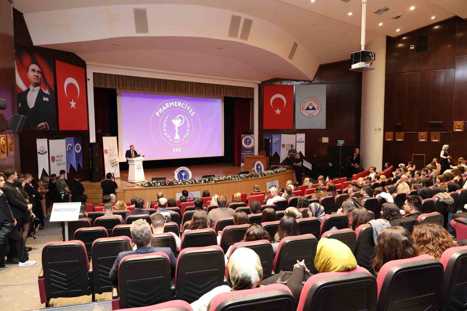 ERÜ’de ’II. Ulusal PharmErciyes Eczacılık Öğrenci Kongresi’ düzenledi
