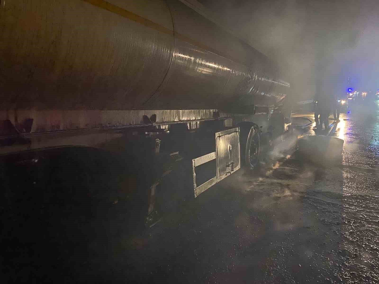 Osmaniye’de seyir halindeki tanker alevlere teslim oldu
