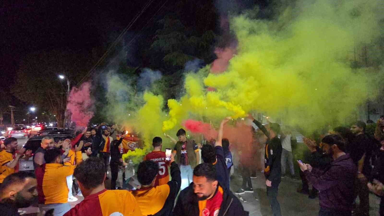 Gürcistan’ın Marneuli kentinde Galatasaray’ın şampiyonluğu coşkuyla kutlandı
