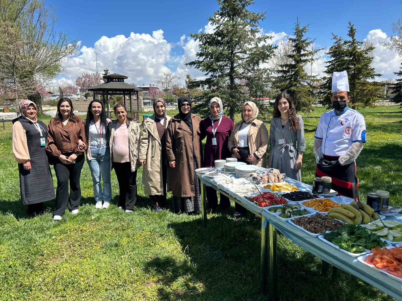 Van’da "Her Gebeye Bir Ebe" projesinden Anneler Günü etkinliği
