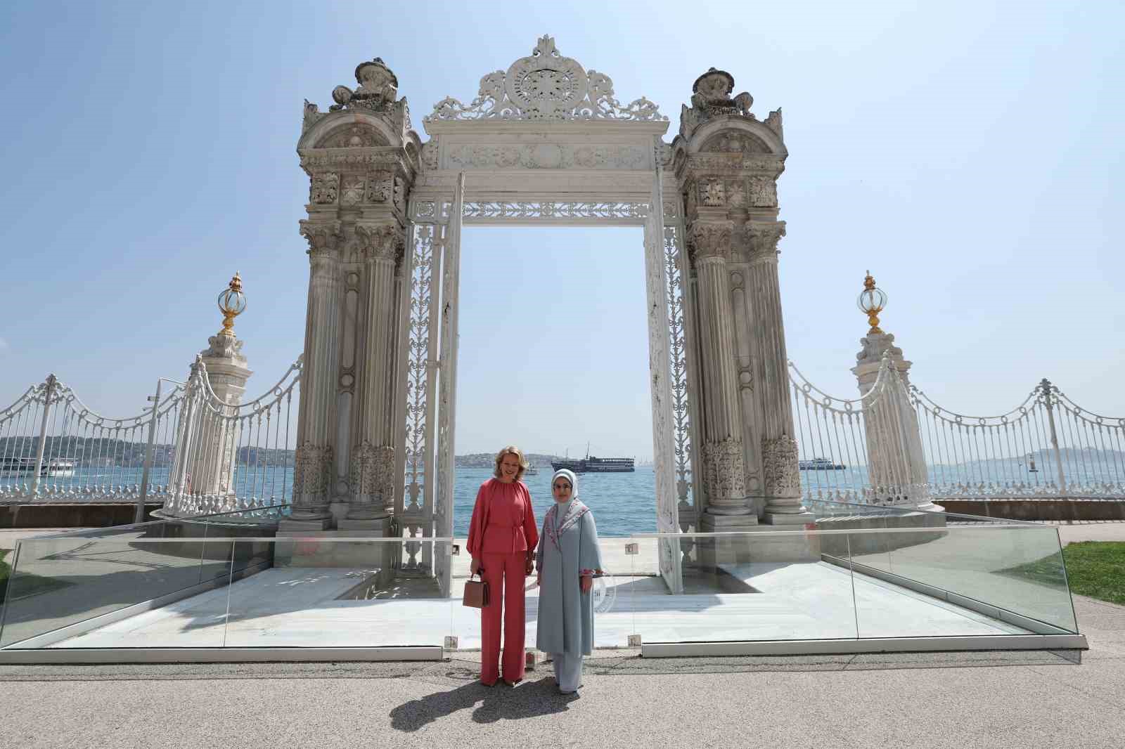 Emine Erdoğan, Belçika Kraliçesi Mathilde ile bir araya geldi
