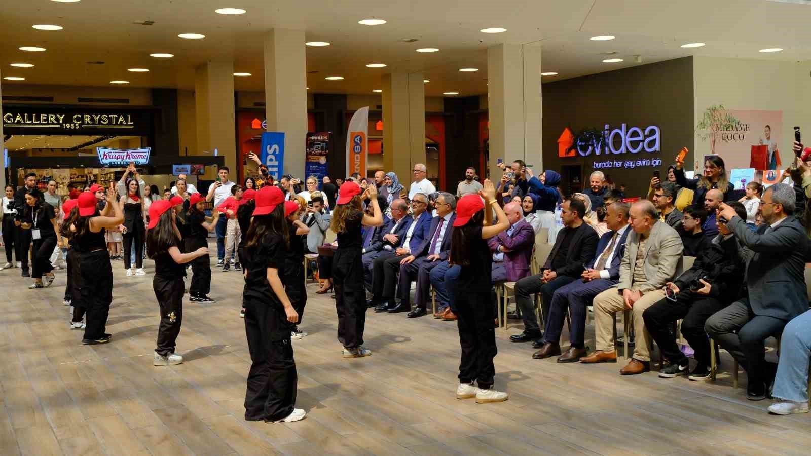 Kansere karşı sesler yükseldi: Sağlık, eğitim ve sanat tek çatı altında buluştu
