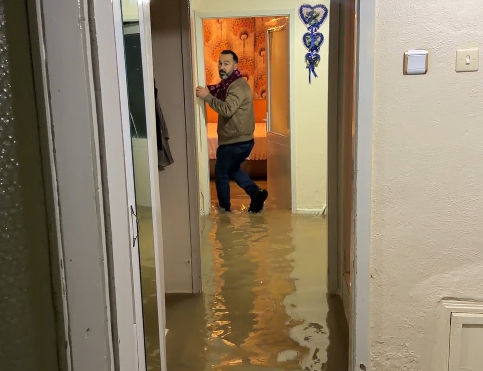Zile’de yağmur sonrası evleri su bastı, vatandaşlar altyapı sorununun çözülmesini istedi
