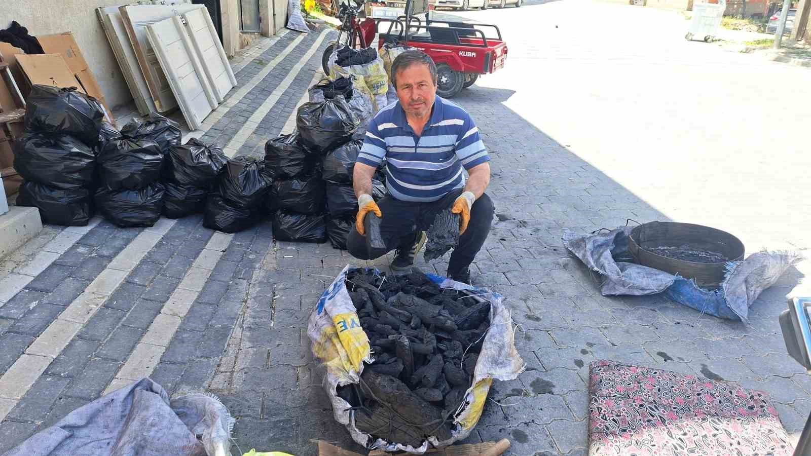 Kurban Bayramı yaklaştı, Hisarcık’ta mangal kömürü satışları arttı

