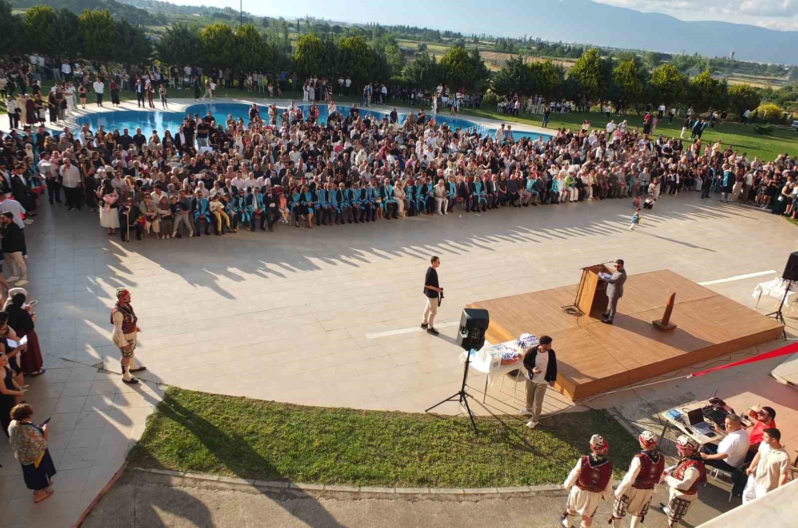Balıkesir’de Uygulamalı Bilimler Fakültesi ilk mezunlarını verdi

