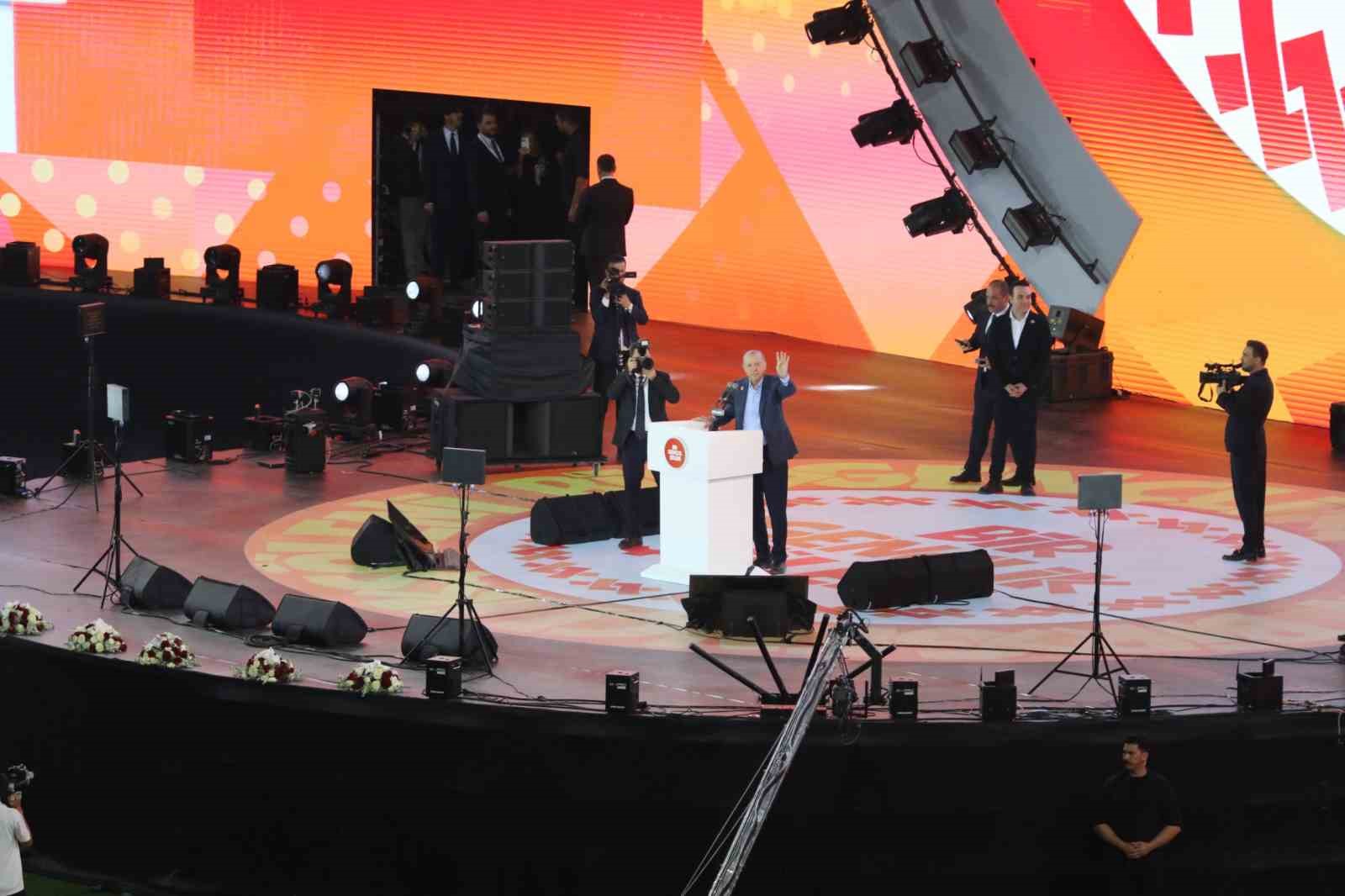Cumhurbaşkanı Erdoğan’dan gençlere: "Kifayetsizlere asla prim vermeyin"
