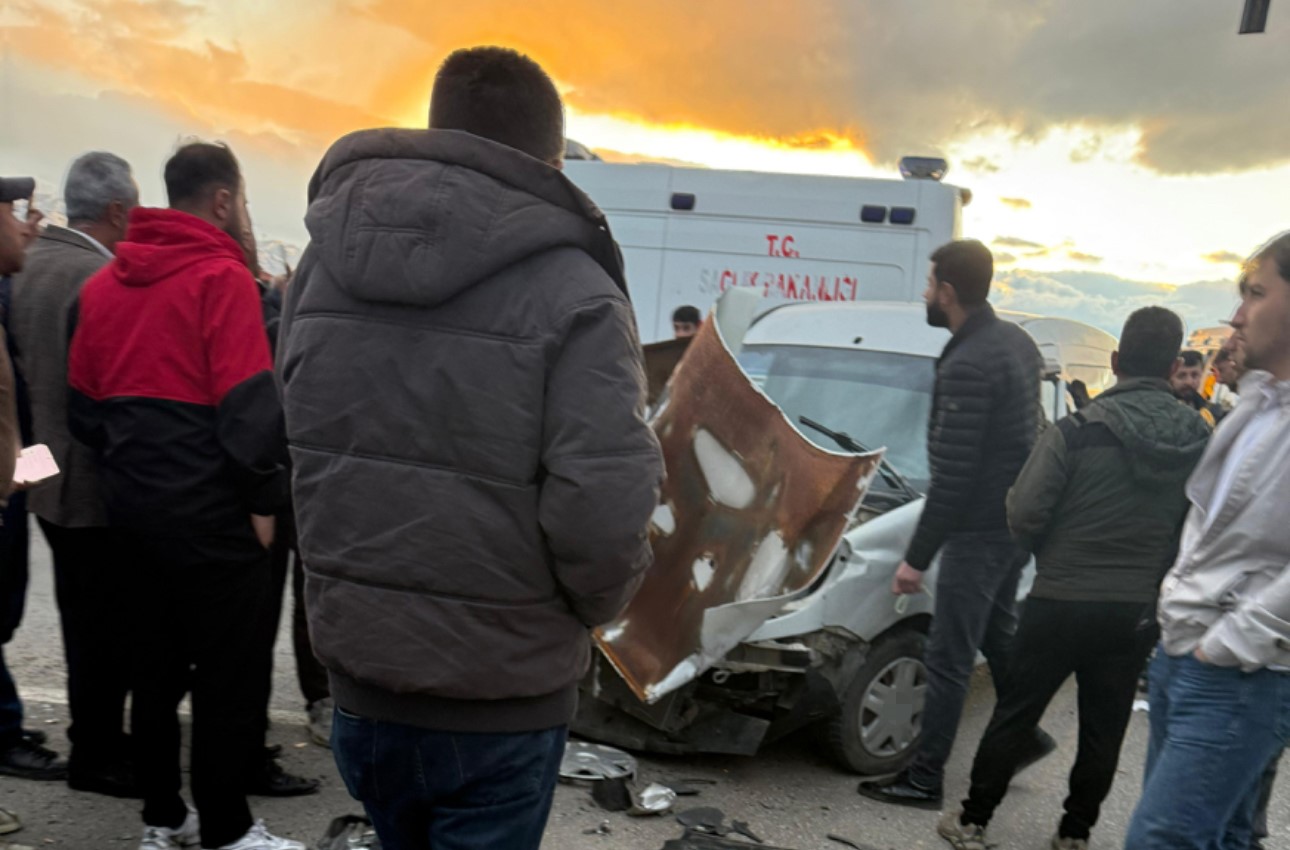 Hakkari’de zincirleme trafik kazası: 11 yaralı
