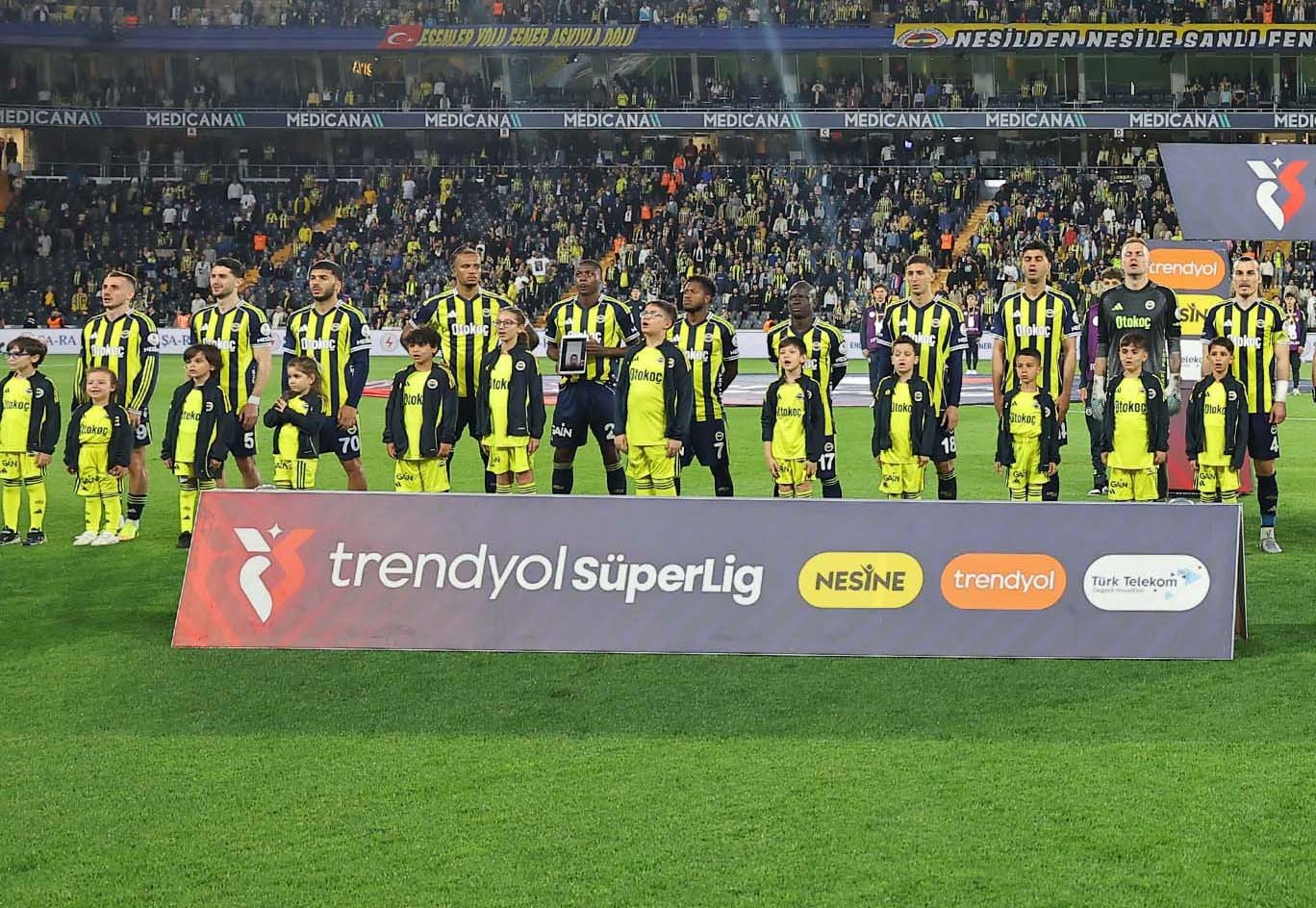 Fenerbahçe, ligde 11. beraberliğini aldı
