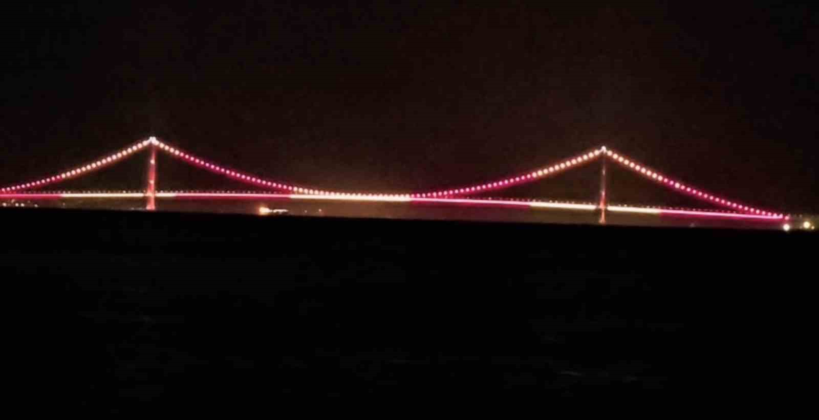 Çanakkale Köprüsü sarı kırmızılı renklerle aydınlatıldı
