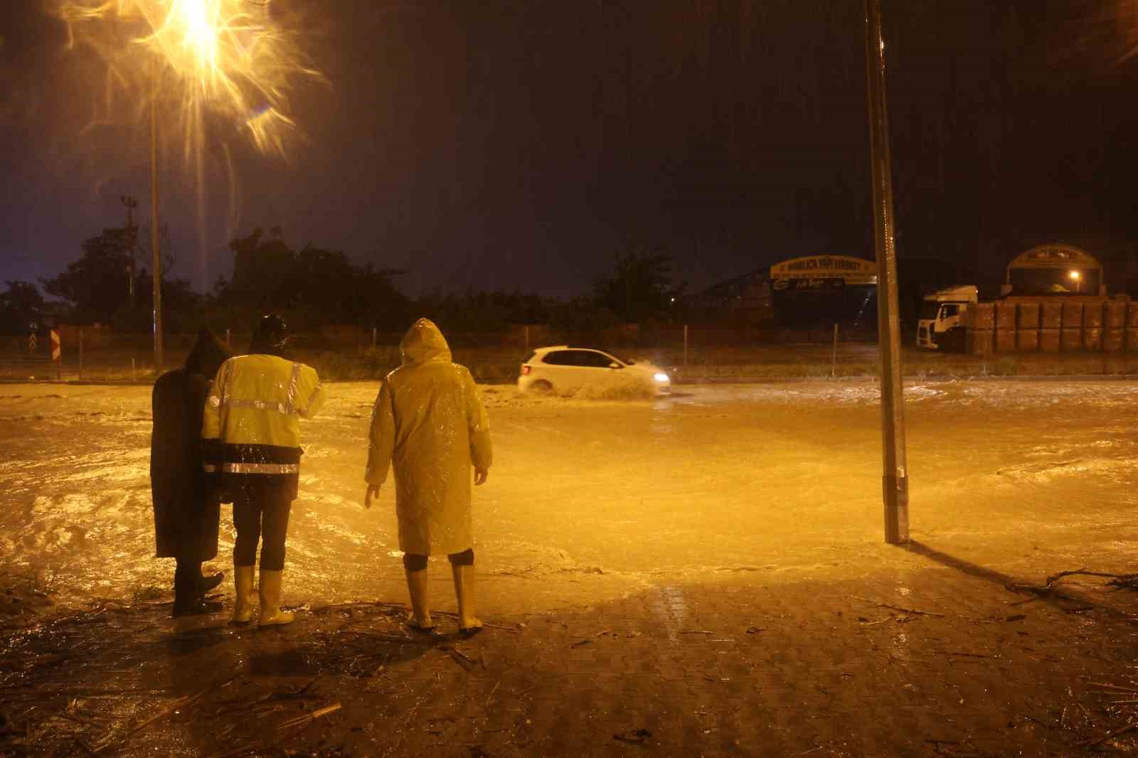 Hatay’da şiddetli sağanak sele yol açtı
