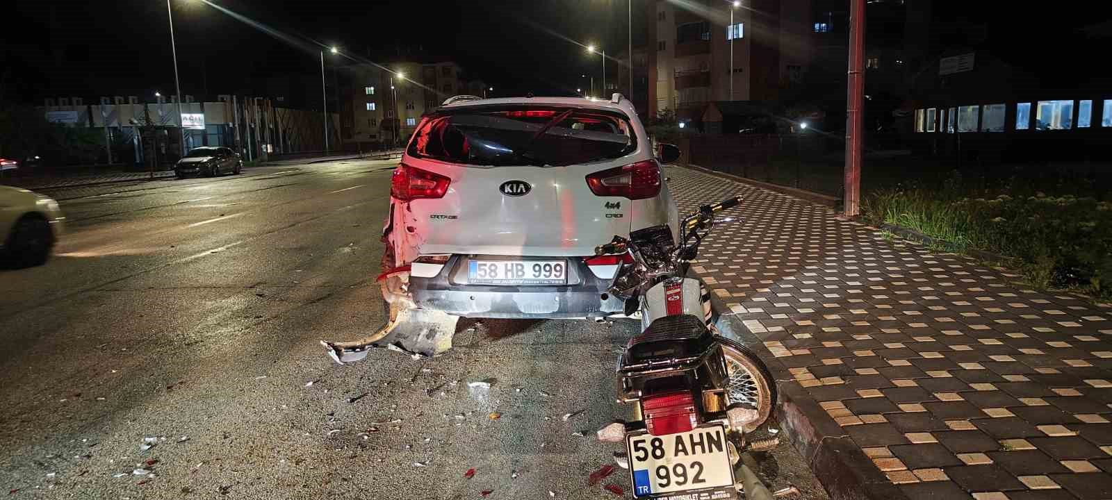 Park halindeki cipe çarpan motosiklet sürücüsü hayatını kaybetti
