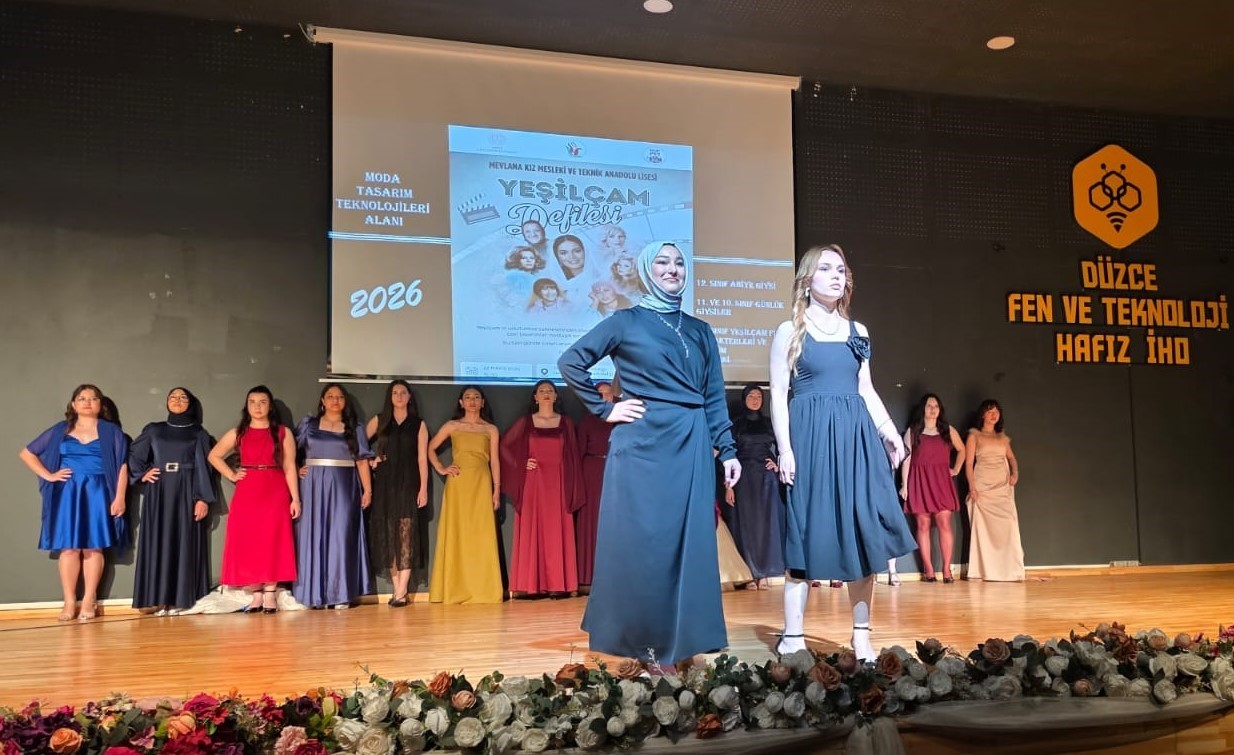 Öğrencilerin Yeşilçam Defilesi çok beğenildi
