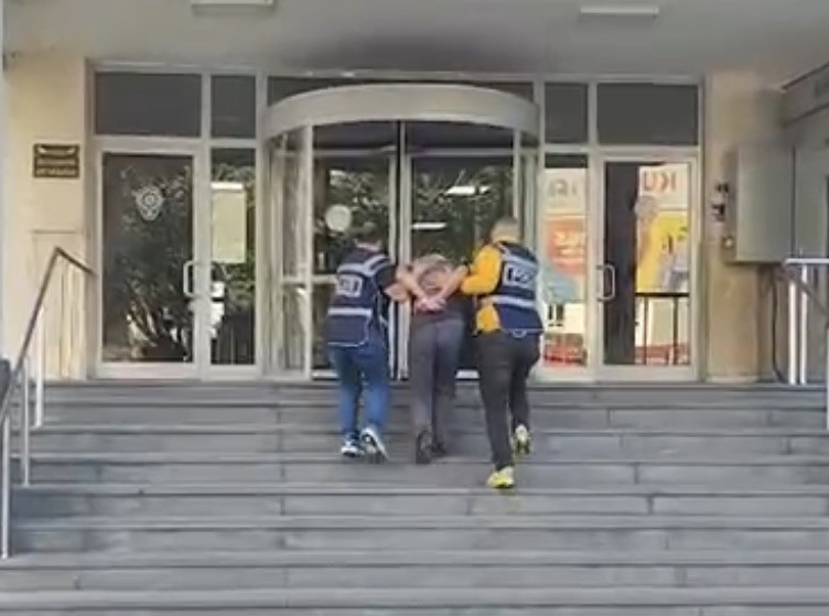 Kayseri’de 77 yıl kesinleşmiş hapis cezası bulunan 21 yaşındaki firari yakalandı
