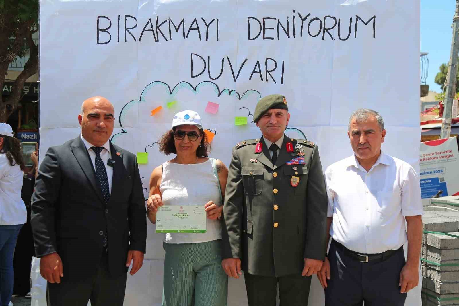 İzmir’de tütün kullanımının sağlığa zararlarına dikkat çekildi
