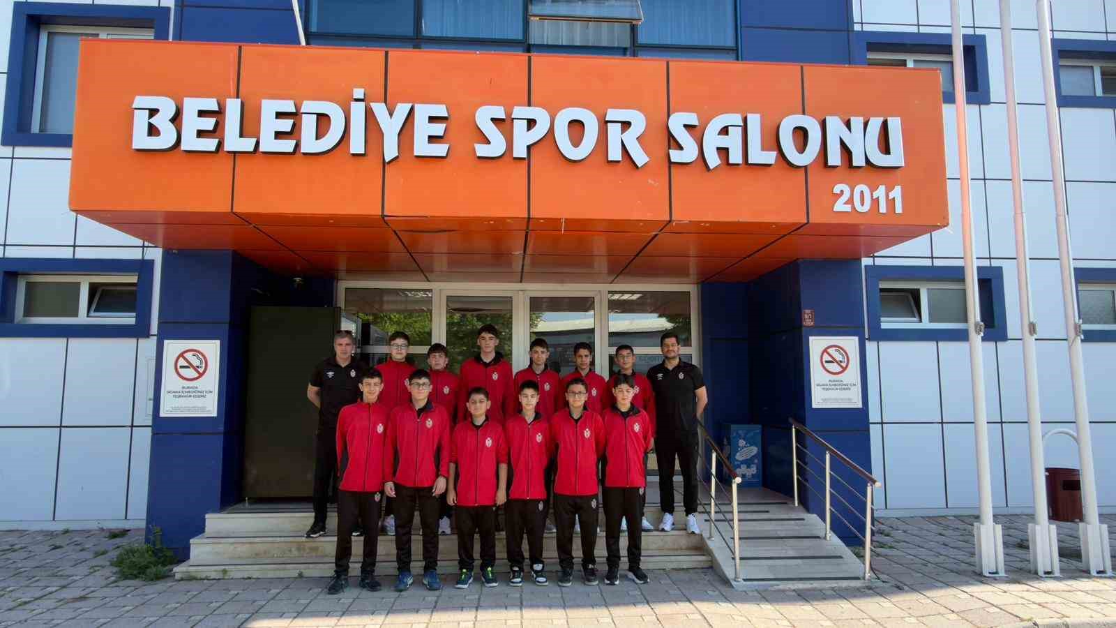 İnegöl Belediyespor Midi Erkekler Voleybol Takımı Türkiye Şampiyonasında
