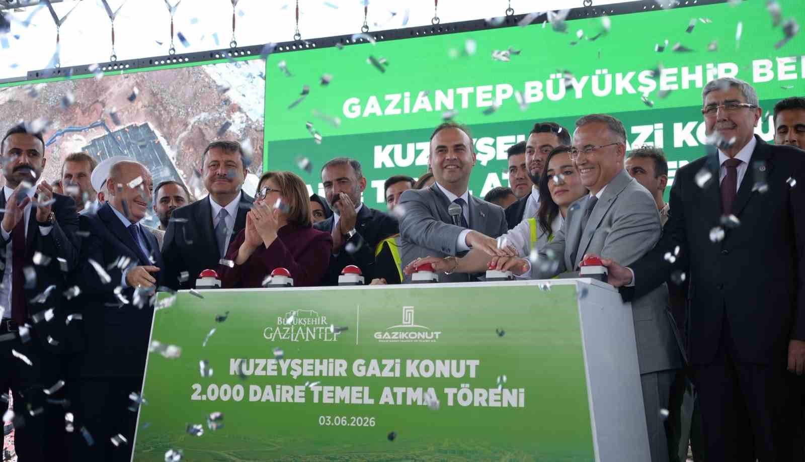 Bakan Kacır: "Birilerinin milletin emanetine nasıl hıyanet ettiklerini ve el uzatmaya kalktıklarını hep birlikte görüyoruz"

