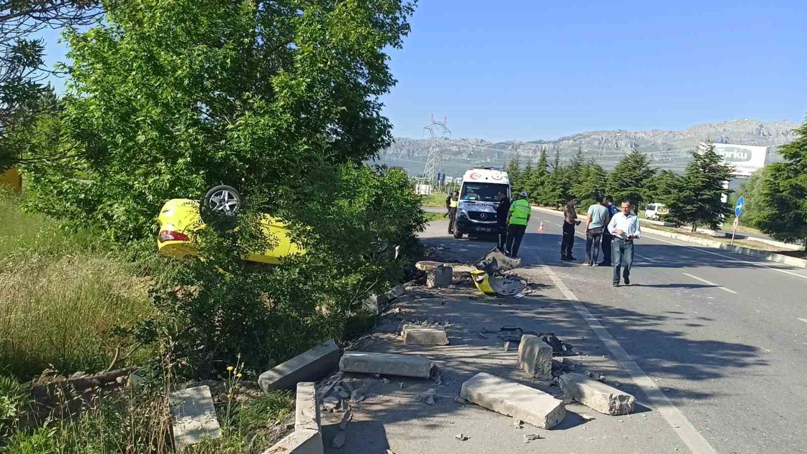 Takla atan otomobilden sürücü yaralı kurtuldu
