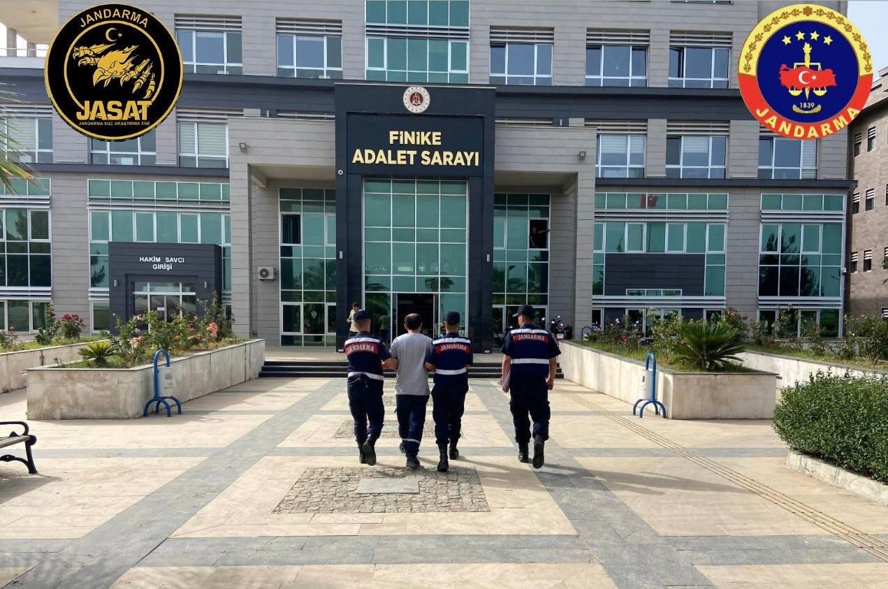 Antalya’da hakkında 21 yılı aşkın hapis cezası bulunan hükümlü yakalandı
