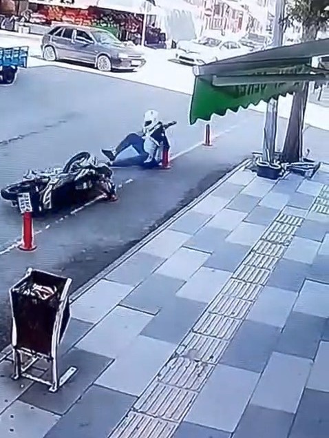 Elazığ’da motosiklet kazası kamerada
