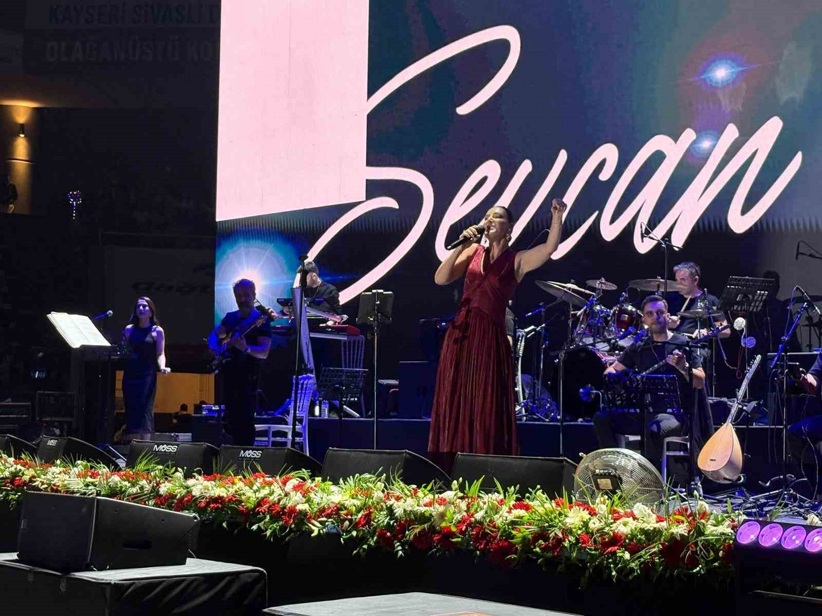 Kayseri’de Sevcan Orhan rüzgarı esti
