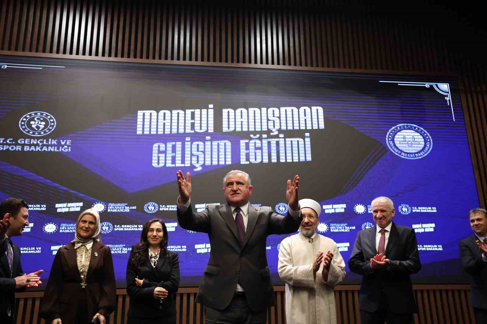 Bakan Bak Manevi Danışman Gelişim Eğitimi Programı’na katıldı
