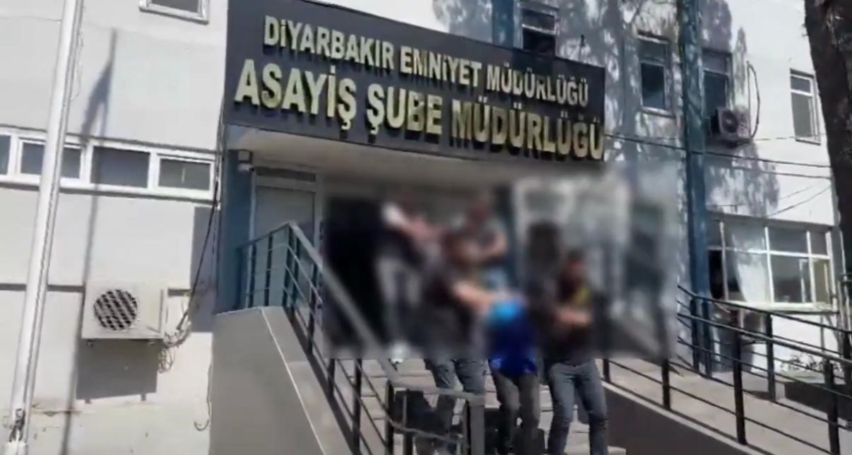 Diyarbakır’da Yapı Kredi Bankası şubesine silahlı saldırıyla ilgili 2 tutuklama
