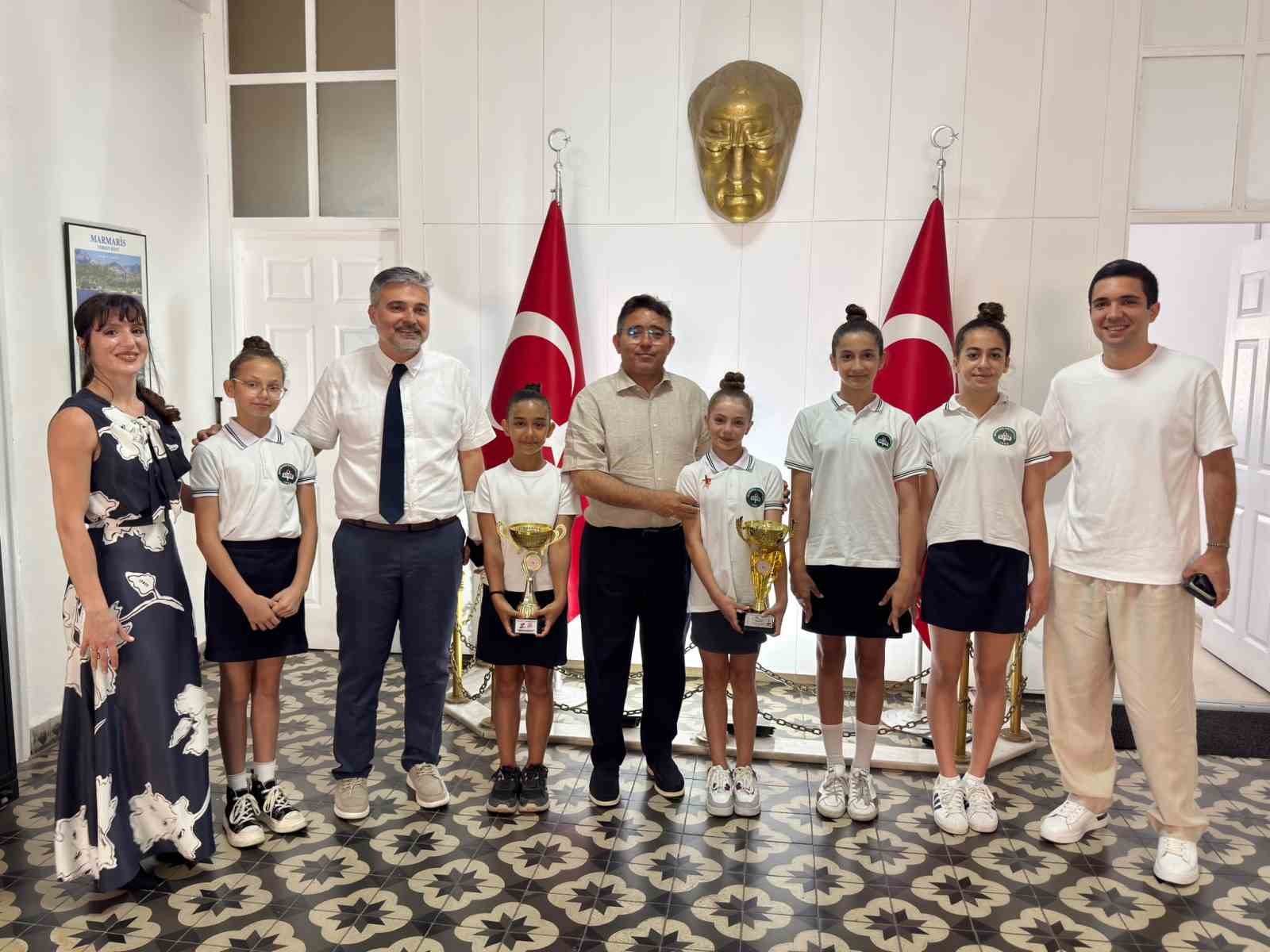 Kaymakam Kaya, Marmaris’in şampiyon jimnastikçilerini ağırladı

